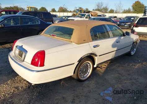 2001 Lincoln Town Car Cartier из США, поврежденный, VIN 1LNHM83W61Y713277